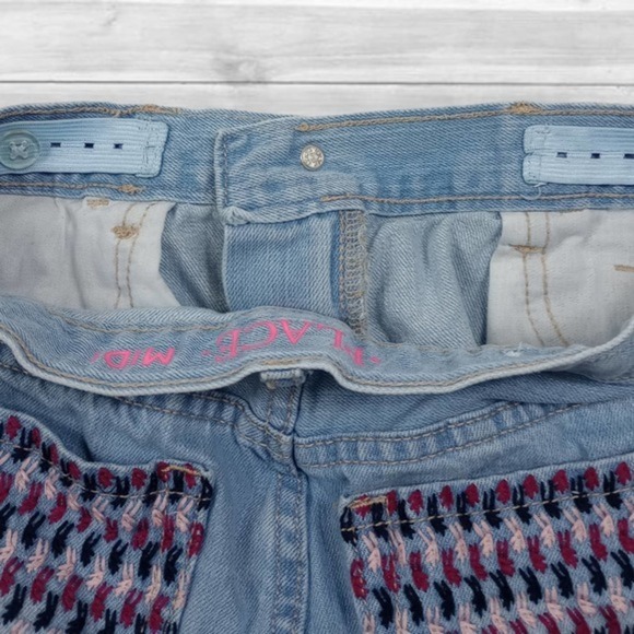 Children's Place Girls Embroidered Distressed Midi Shorts- Size 10 - Picture 3 of 6